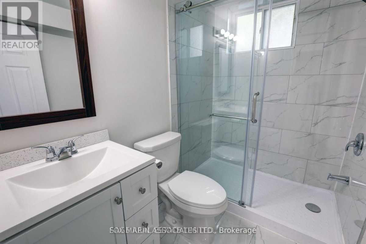 Mississauga L5C1K3 | 3+1 Bed 2 Bath | $3,900 Mississauga L5C1K3 | 3+1 Bed 2 Bath | $3,900
