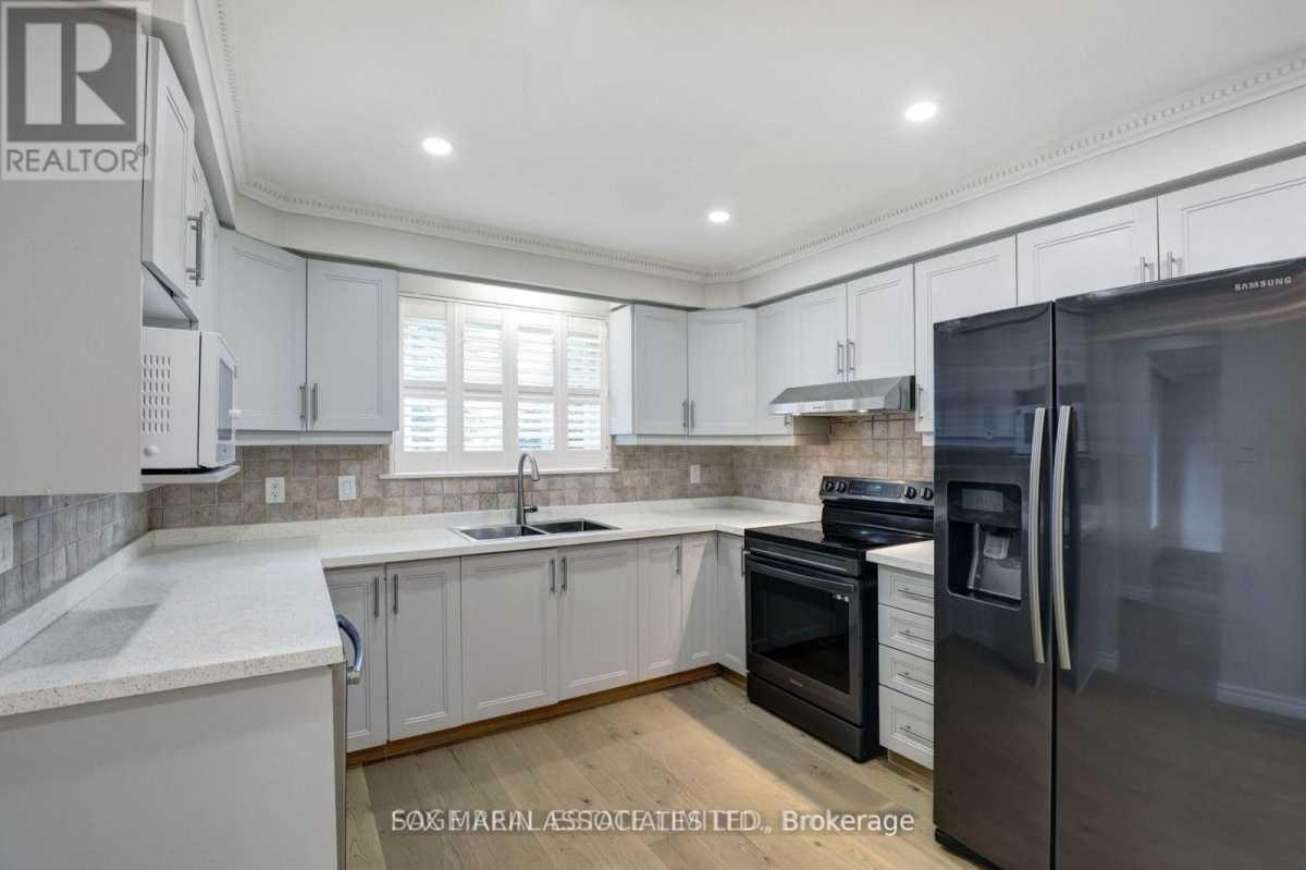 Mississauga L5C1K3 | 3+1 Bed 2 Bath | $3,900 Mississauga L5C1K3 | 3+1 Bed 2 Bath | $3,900