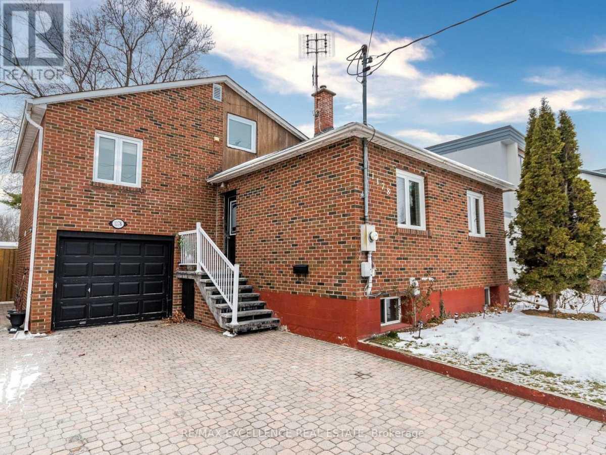 Mississauga L5E2H1 | 3+1 Bed 2 Bath | $3,800 Mississauga L5E2H1 | 3+1 Bed 2 Bath | $3,800