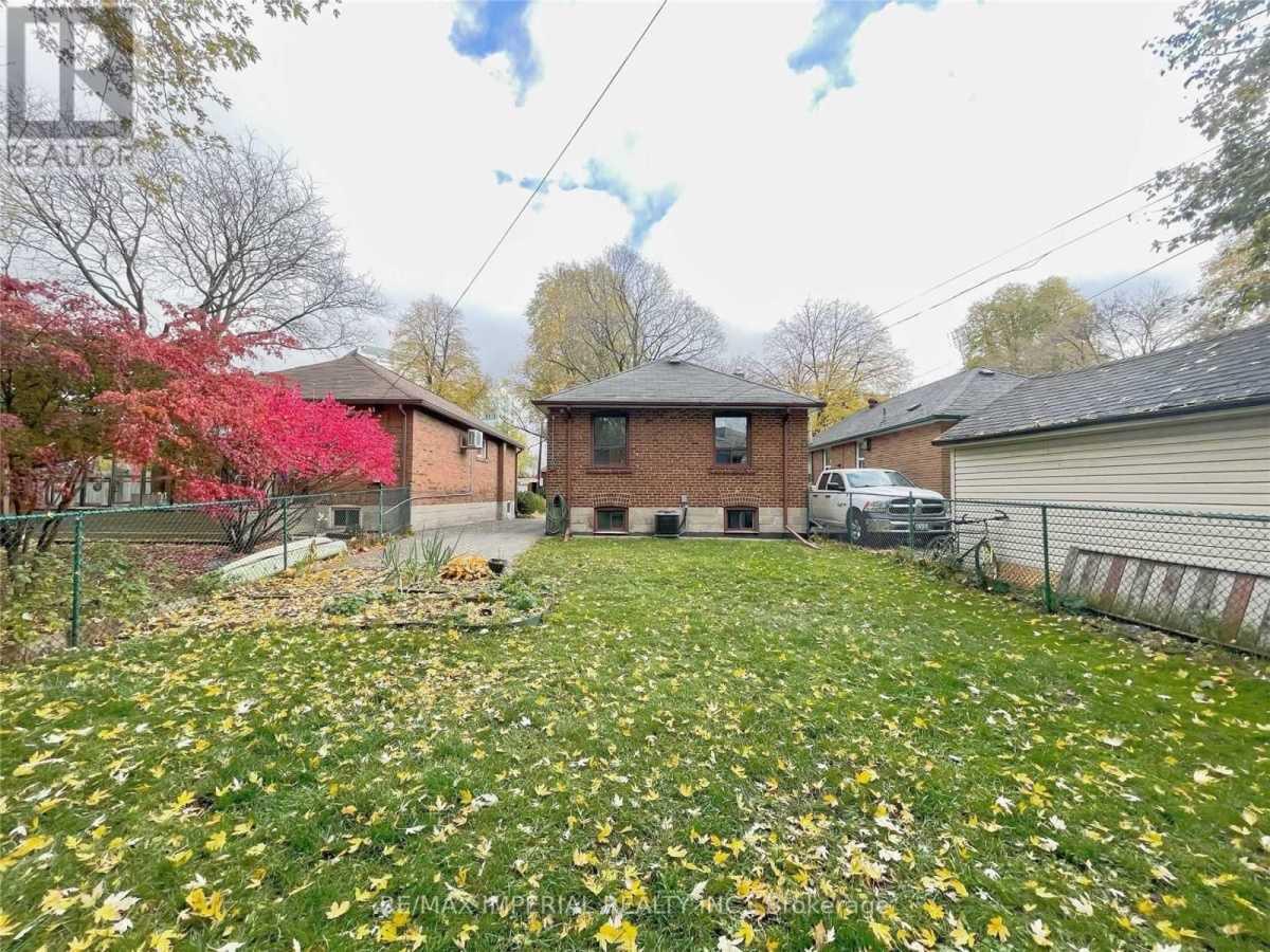 Toronto M8Z4V8 | 2+2 Bed 2 Bath | $3,500 Toronto M8Z4V8 | 2+2 Bed 2 Bath | $3,500