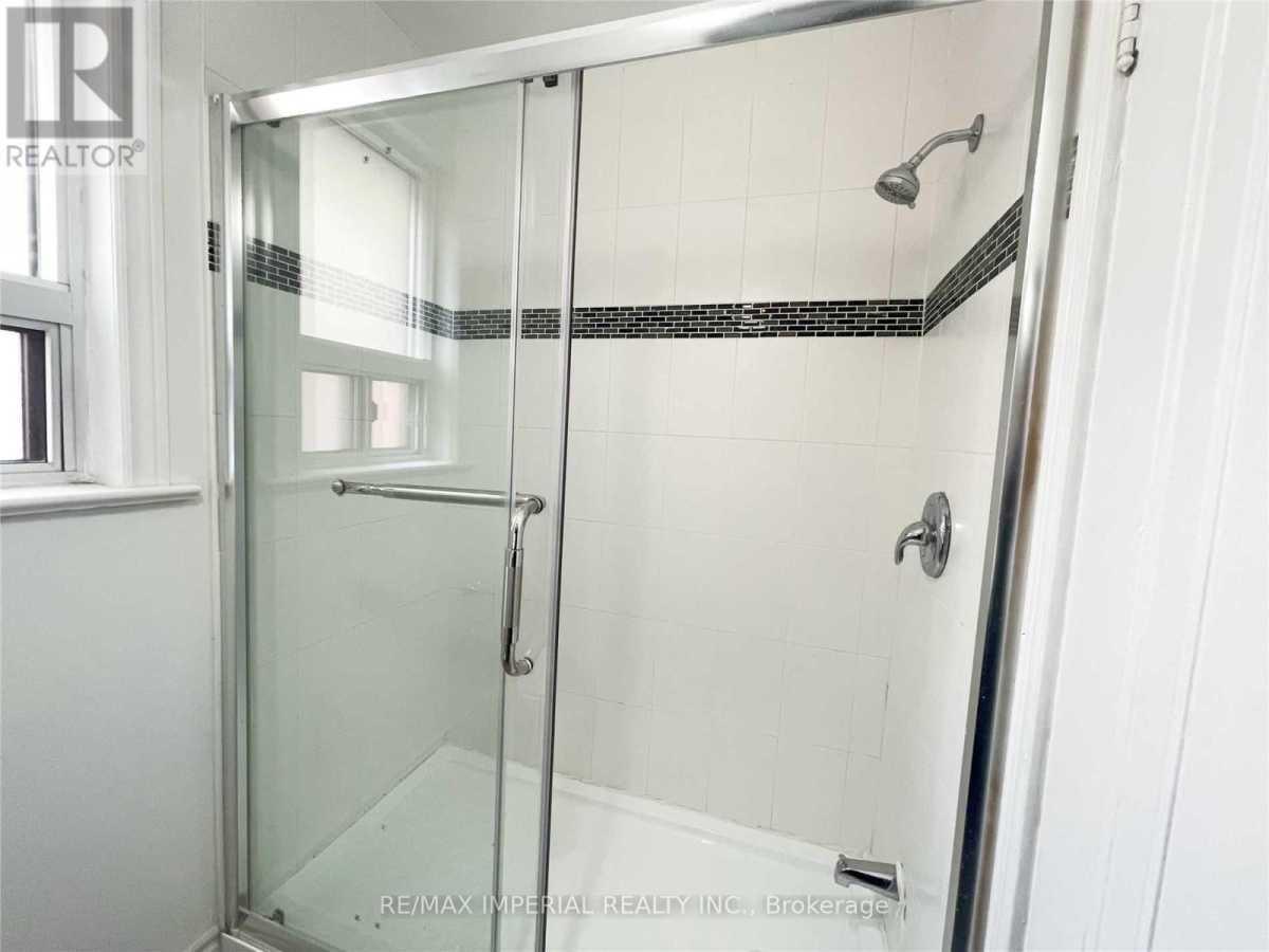 Toronto M8Z4V8 | 2+2 Bed 2 Bath | $3,500 Toronto M8Z4V8 | 2+2 Bed 2 Bath | $3,500