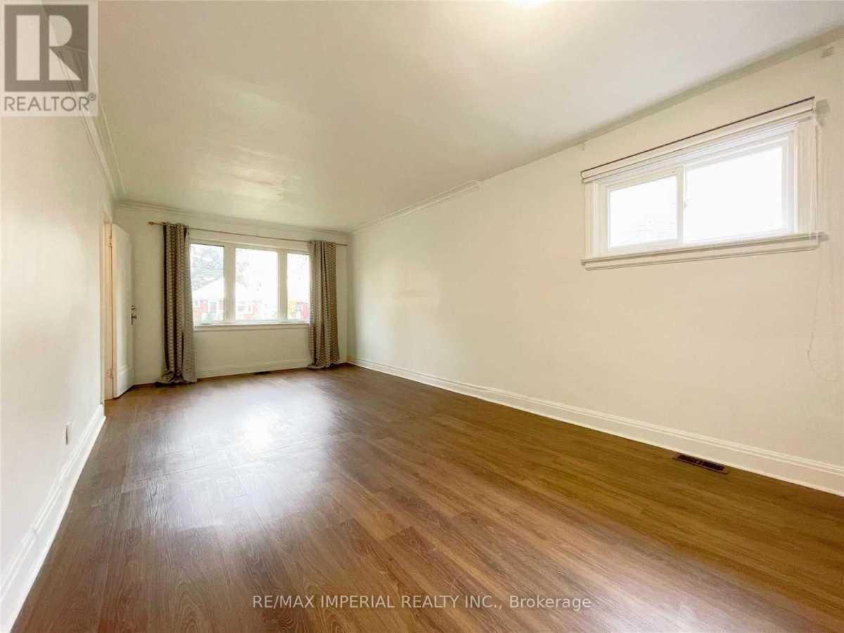 Toronto M8Z4V8 | 2+2 Bed 2 Bath | $3,500 Toronto M8Z4V8 | 2+2 Bed 2 Bath | $3,500