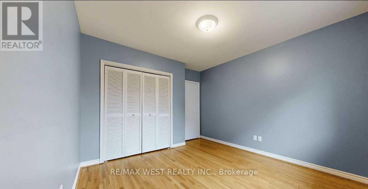 Mississauga L5E3A2 | 3+1 Bed 2 Bath | $4,000 Mississauga L5E3A2 | 3+1 Bed 2 Bath | $4,000