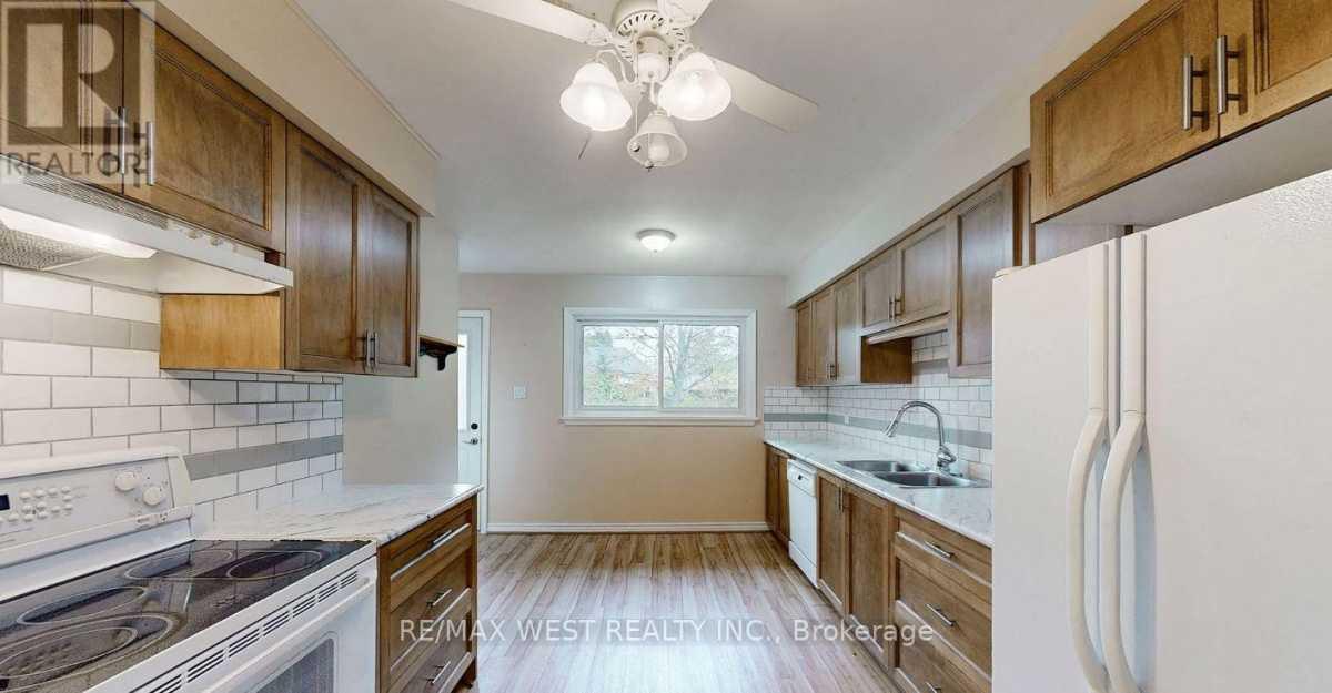 Mississauga L5E3A2 | 3+1 Bed 2 Bath | $4,000 Mississauga L5E3A2 | 3+1 Bed 2 Bath | $4,000