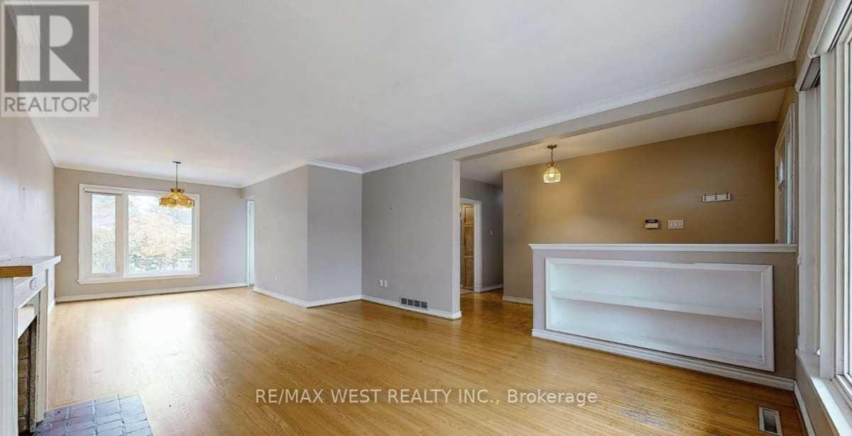 Mississauga L5E3A2 | 3+1 Bed 2 Bath | $4,000 Mississauga L5E3A2 | 3+1 Bed 2 Bath | $4,000
