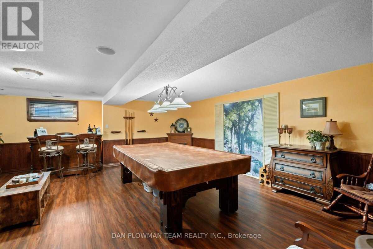 Mississauga L5C1X5 | 4 Bed 2 Bath | $795,000 Mississauga L5C1X5 | 4 Bed 2 Bath | $795,000