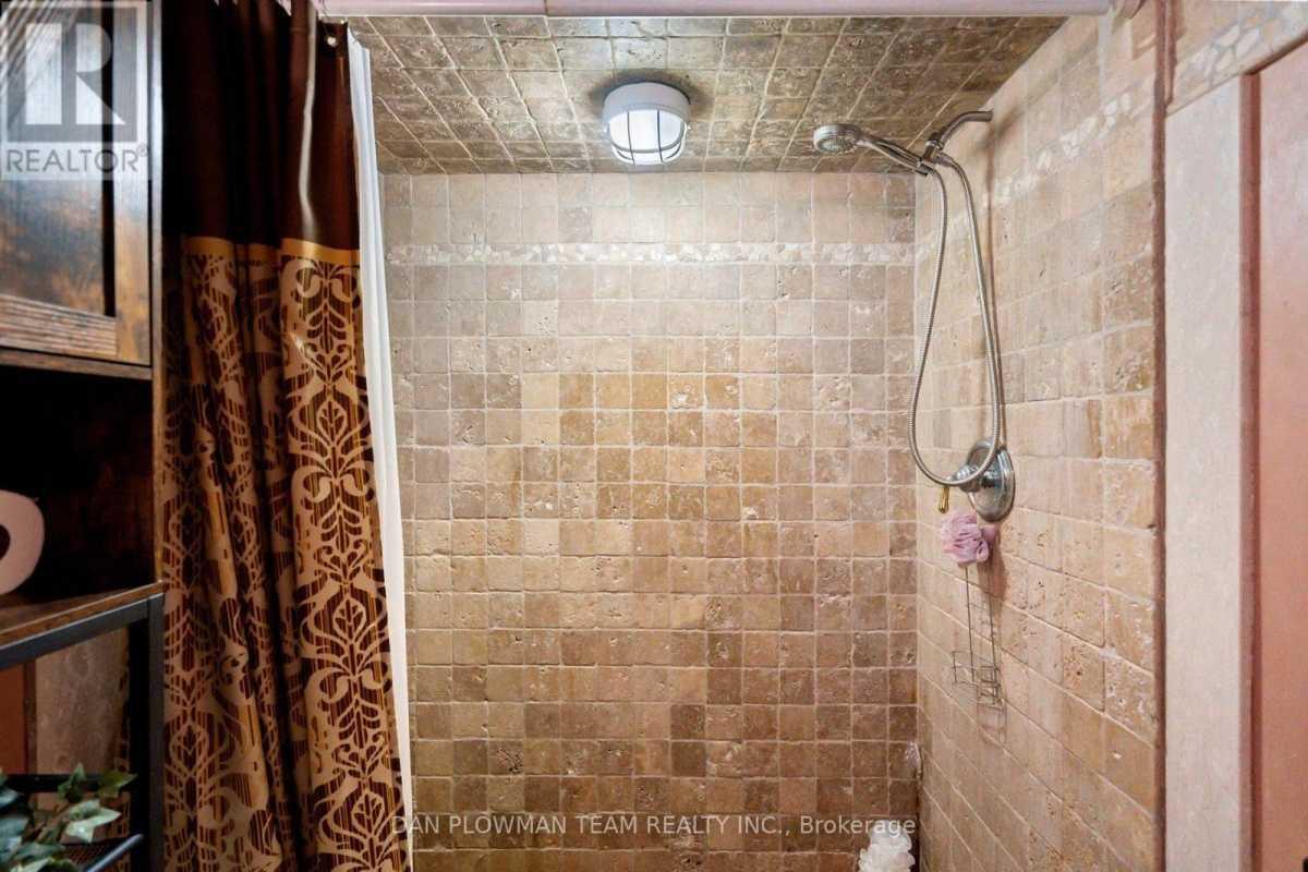 Mississauga L5C1X5 | 4 Bed 2 Bath | $795,000 Mississauga L5C1X5 | 4 Bed 2 Bath | $795,000