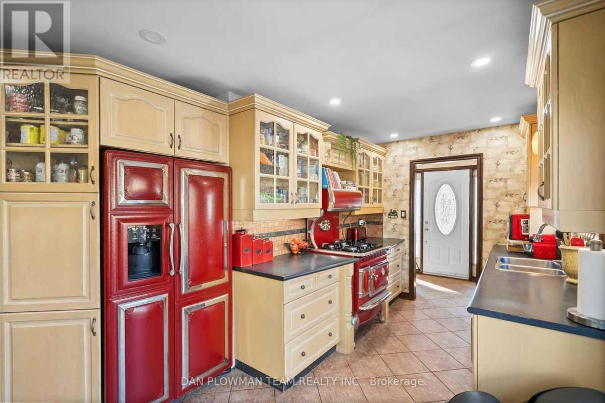 Mississauga L5C1X5 | 4 Bed 2 Bath | $795,000 Mississauga L5C1X5 | 4 Bed 2 Bath | $795,000