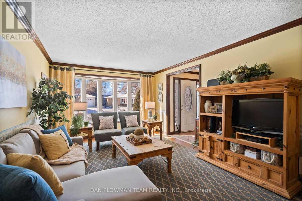 Mississauga L5C1X5 | 4 Bed 2 Bath | $795,000 Mississauga L5C1X5 | 4 Bed 2 Bath | $795,000