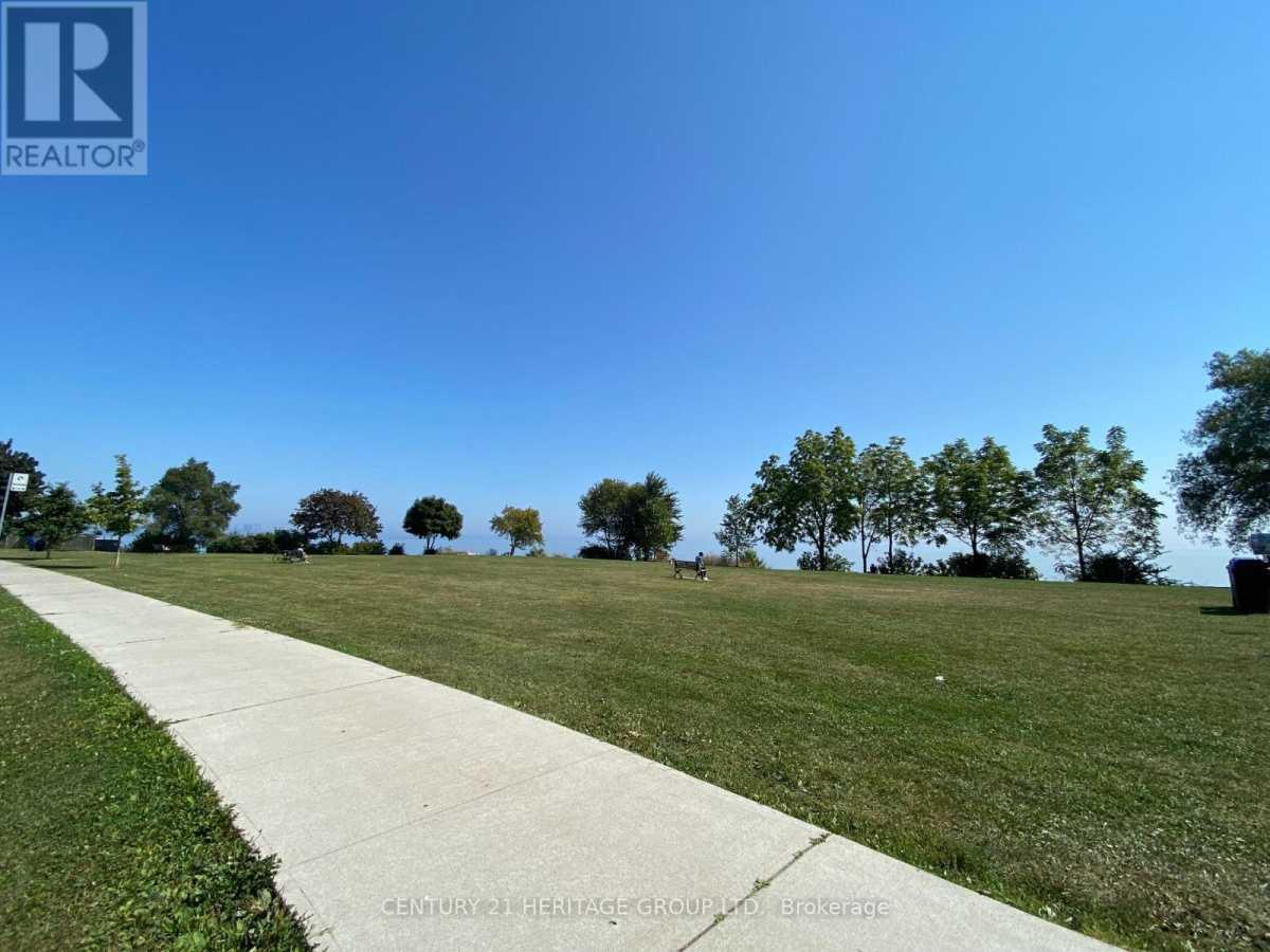 Toronto M8V3H4 | 2 Bed 2 Bath | $3,350 Toronto M8V3H4 | 2 Bed 2 Bath | $3,350