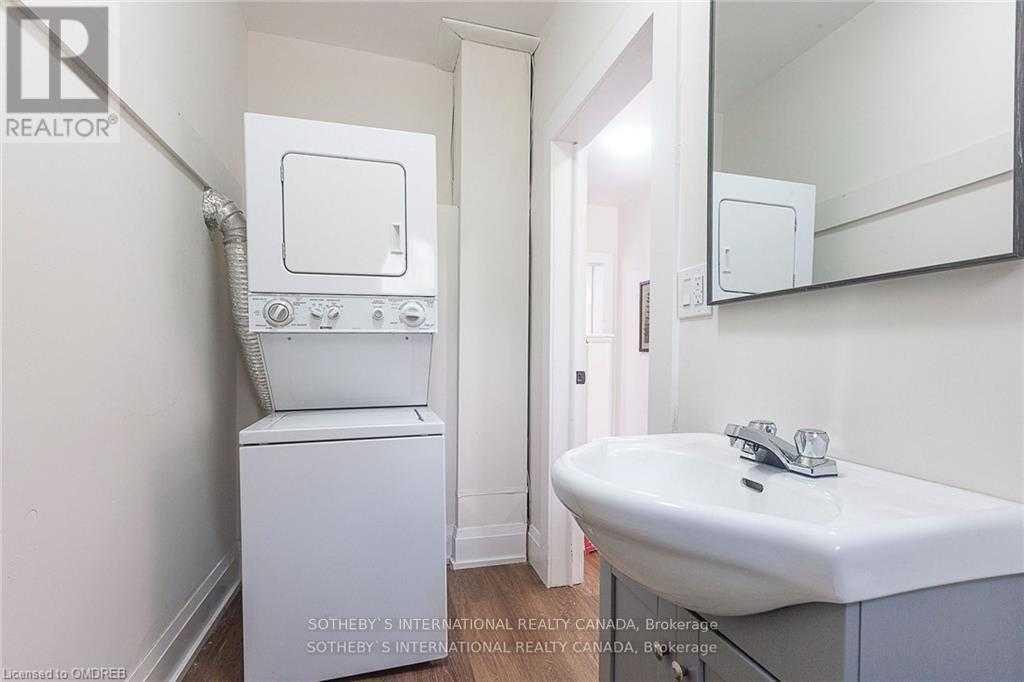 Mississauga L5J1L2 | 4 Bed 2 Bath | $3,450 Mississauga L5J1L2 | 4 Bed 2 Bath | $3,450