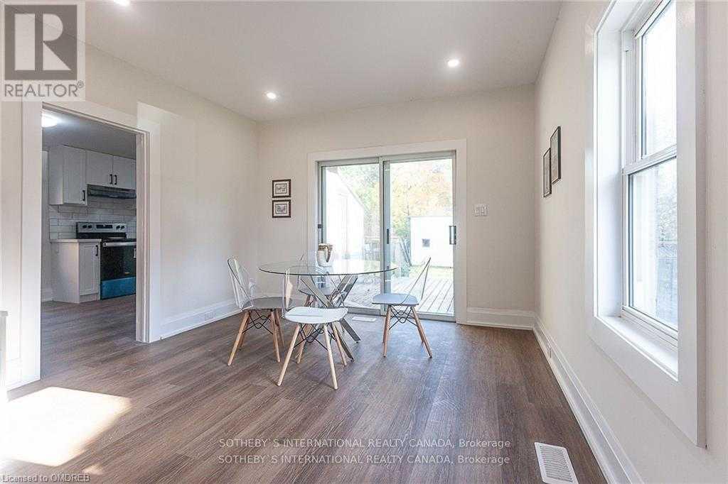 Mississauga L5J1L2 | 4 Bed 2 Bath | $3,450 Mississauga L5J1L2 | 4 Bed 2 Bath | $3,450