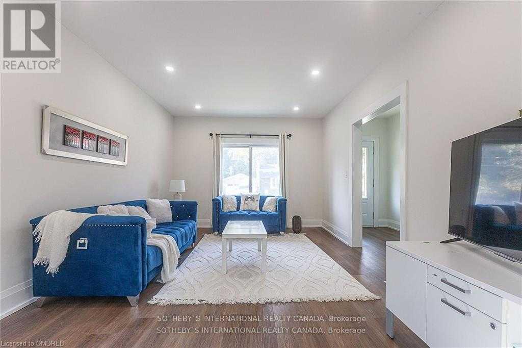 Mississauga L5J1L2 | 4 Bed 2 Bath | $3,450