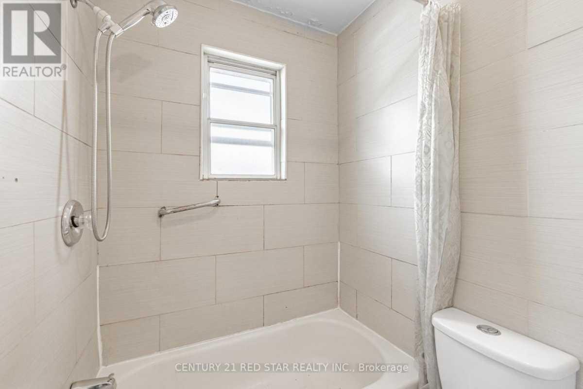 Toronto M9W2M3 | 3 Bed 2 Bath | $3,500