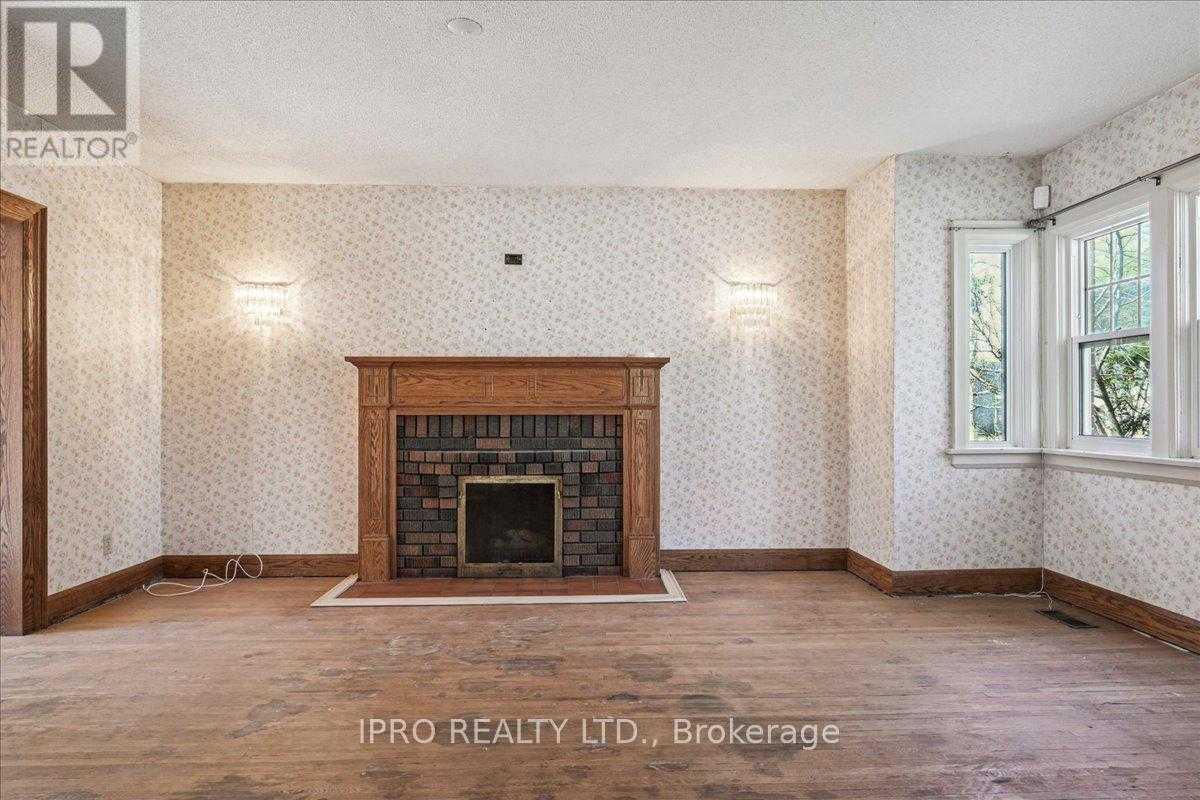 Mississauga L5H1K3 | 3 Bed 2 Bath | $3,200