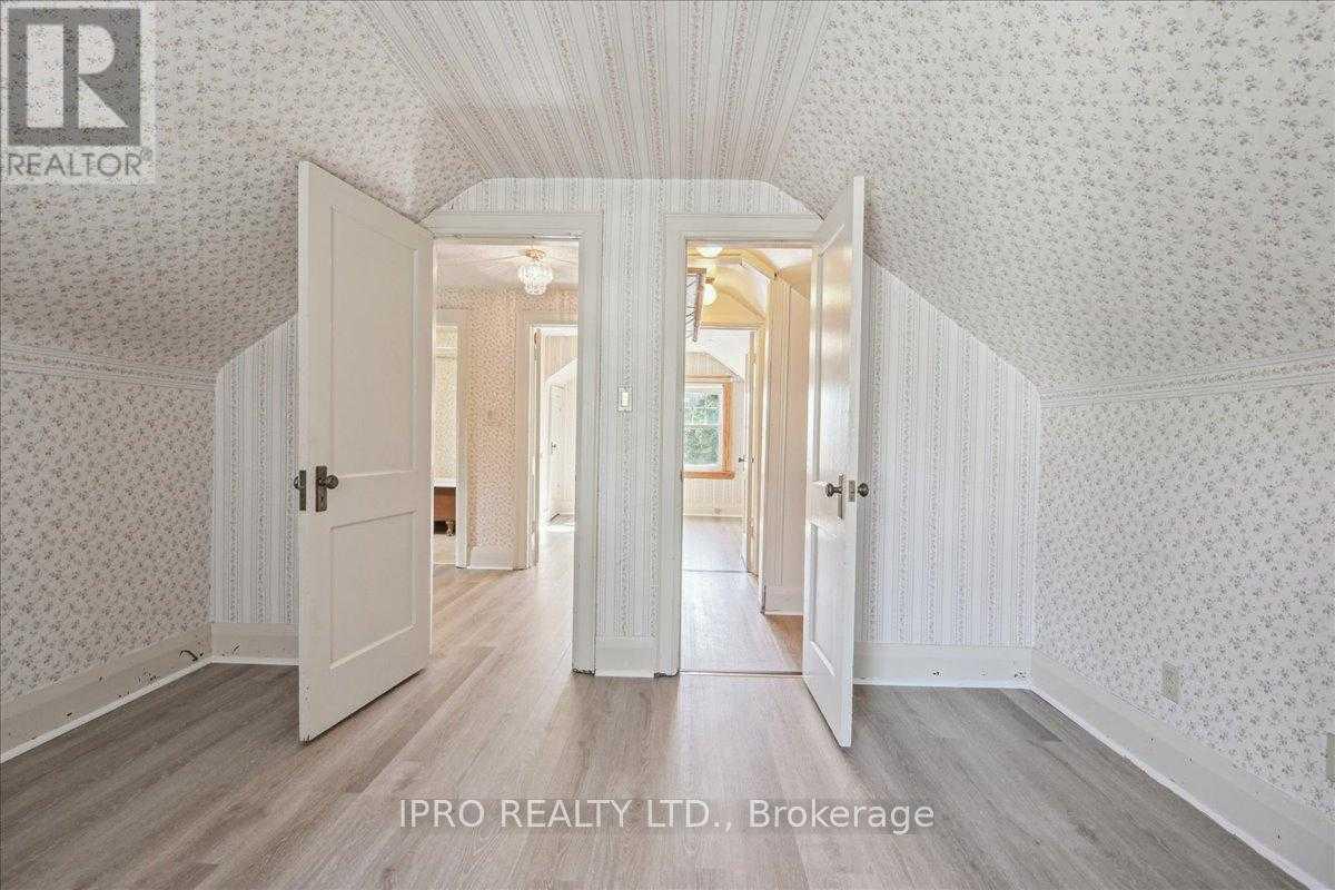 Mississauga L5H1K3 | 3 Bed 2 Bath | $3,200