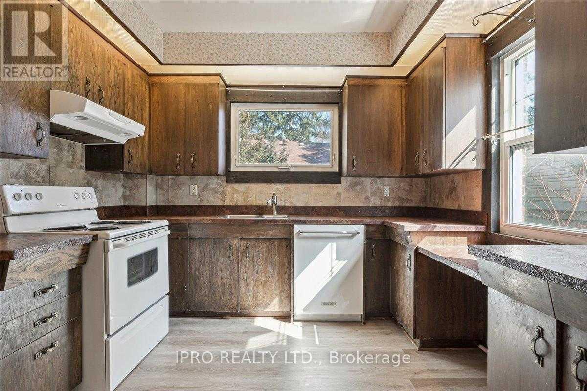 Mississauga L5H1K3 | 3 Bed 2 Bath | $3,200