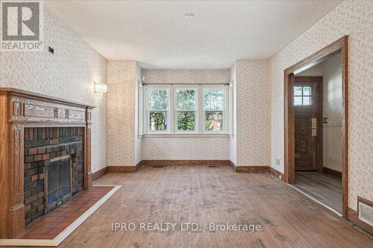 Mississauga L5H1K3 | 3 Bed 2 Bath | $3,200
