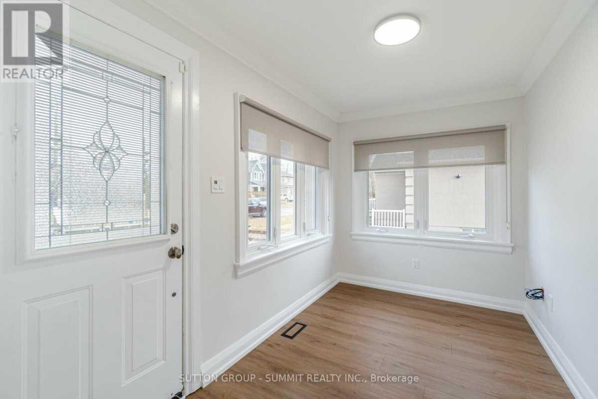 Mississauga L5G1S7 | 2 + 1 Bed 2 Bath | $3,600
