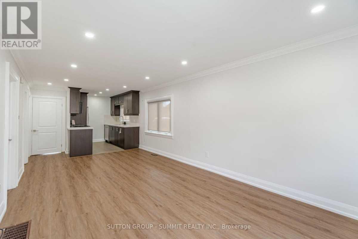 Mississauga L5G1S7 | 2 + 1 Bed 2 Bath | $3,600
