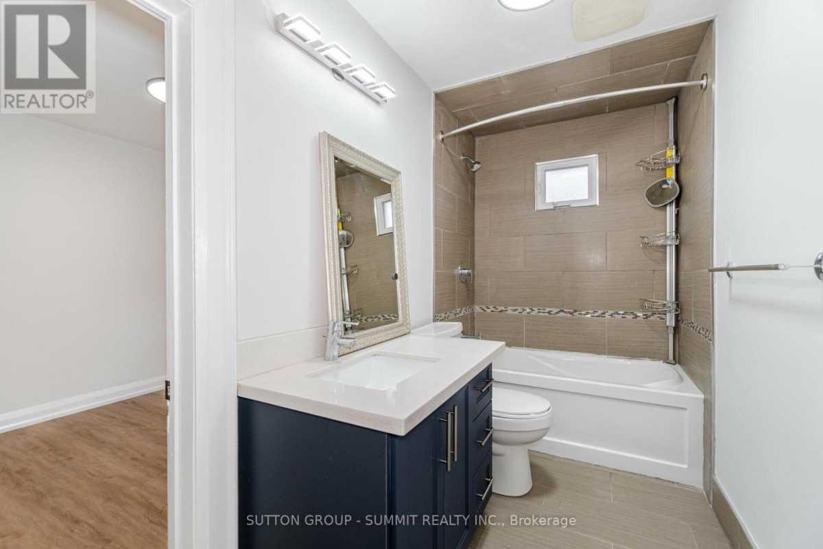 Mississauga L5G1S7 | 2 + 1 Bed 2 Bath | $3,600