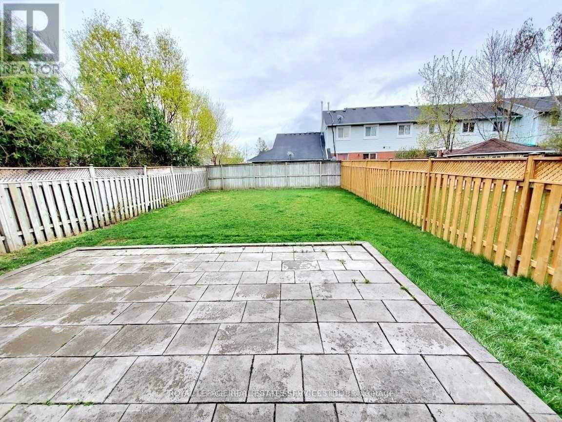 LEESIDE CR Mississauga | 4 Bed 3 Bath | $3,850 LEESIDE CR Mississauga | 4 Bed 3 Bath | $3,850