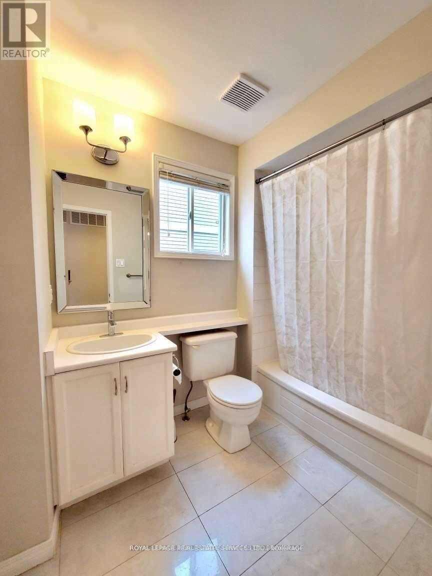 LEESIDE CR Mississauga | 4 Bed 3 Bath | $3,850