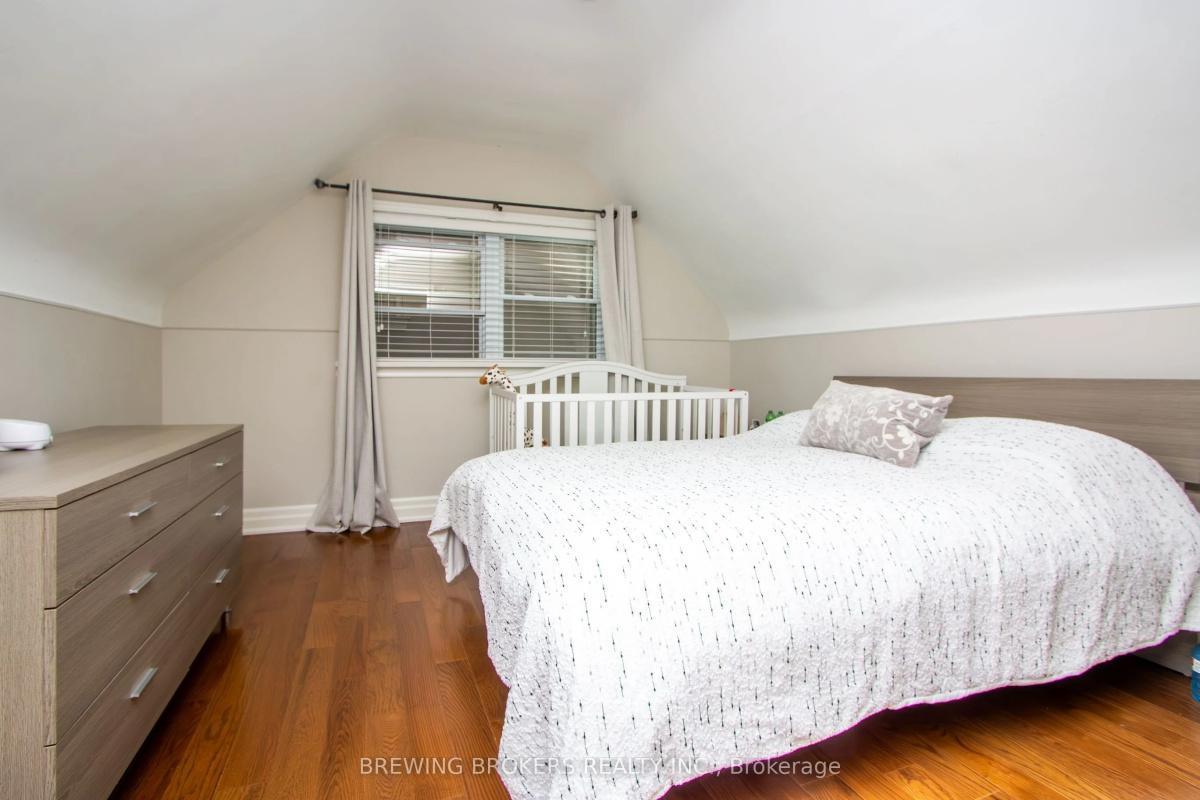 27 Pine Avenue S Mississauga | 3 Bed 1 Bath | $2,999