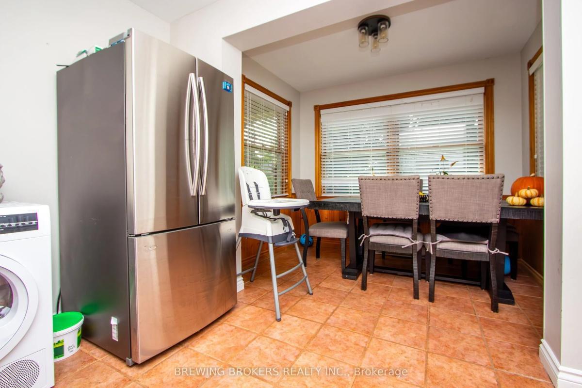 27 Pine Avenue S Mississauga | 3 Bed 1 Bath | $2,999