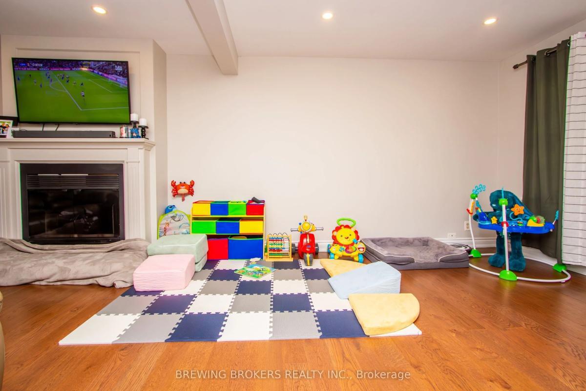 27 Pine Avenue S Mississauga | 3 Bed 1 Bath | $2,999 27 Pine Avenue S Mississauga | 3 Bed 1 Bath | $2,999