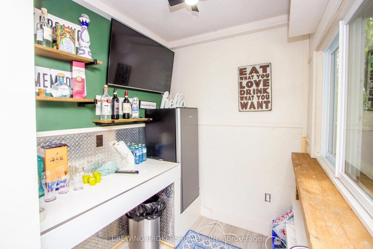 27 Pine Avenue S Mississauga | 3 Bed 1 Bath | $2,999