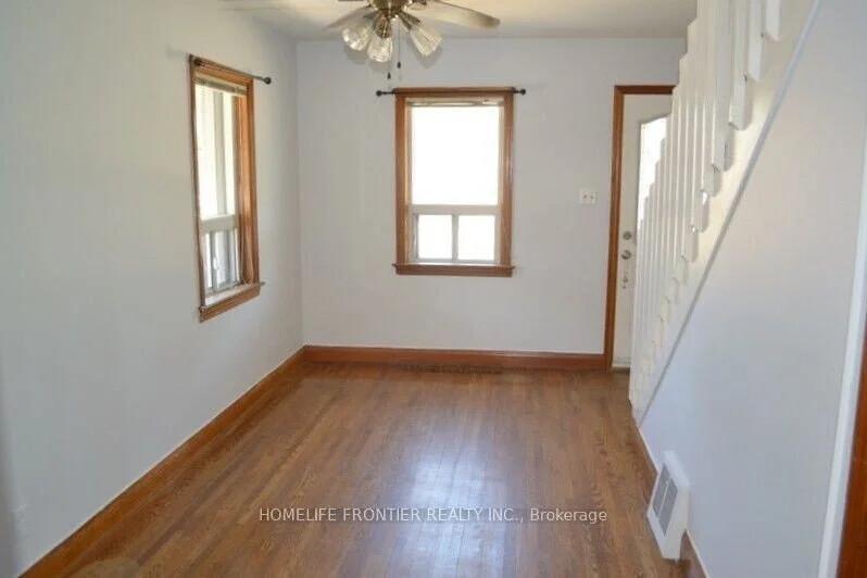 92 King Street W Mississauga | 3 Bed 2 Bath | $2,700 92 King Street W Mississauga | 3 Bed 2 Bath | $2,700