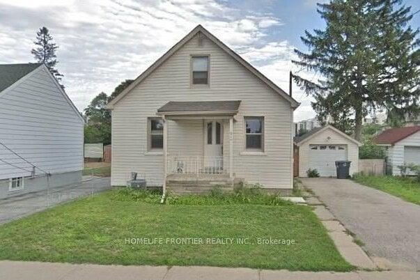 92 King Street W Mississauga | 3 Bed 2 Bath | $2,700