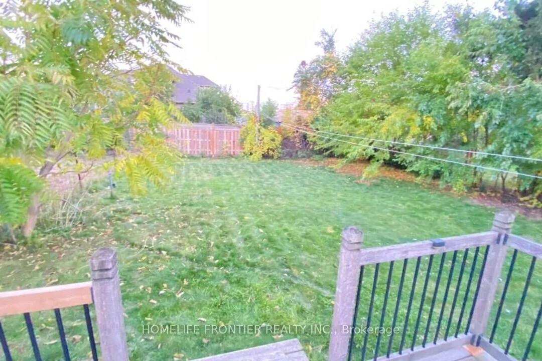 92 King Street W Mississauga | 3 Bed 2 Bath | $2,700 92 King Street W Mississauga | 3 Bed 2 Bath | $2,700