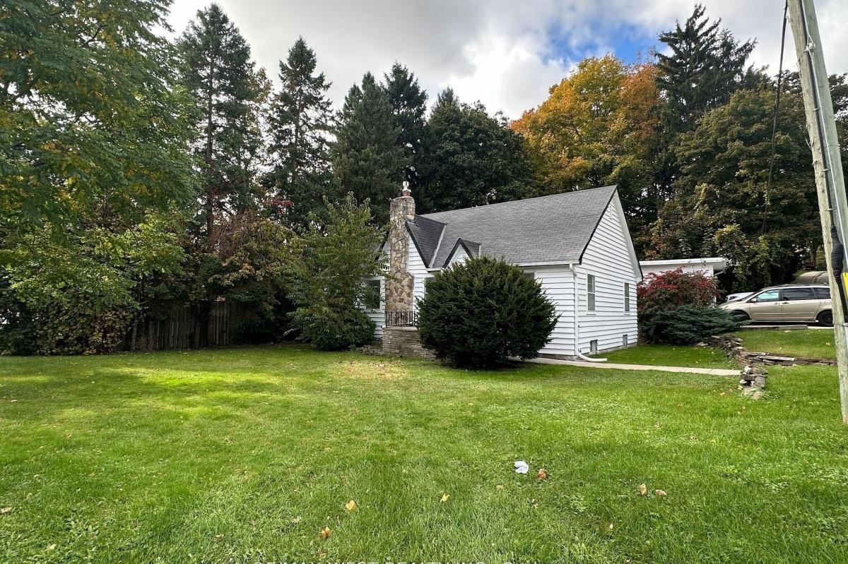 8186 Islington Avenue Vaughan | 2+1 Bed 2 Bath | $2,790