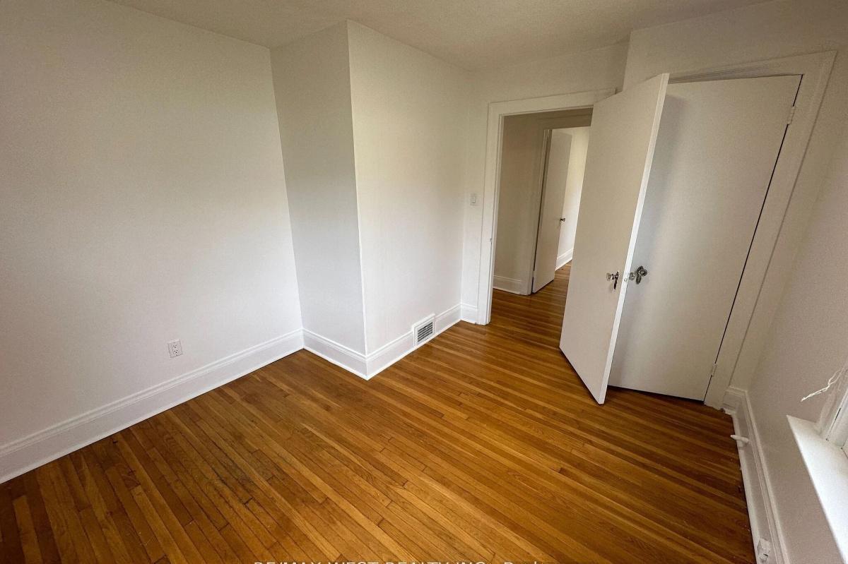 8186 Islington Avenue Vaughan | 2+1 Bed 2 Bath | $2,790