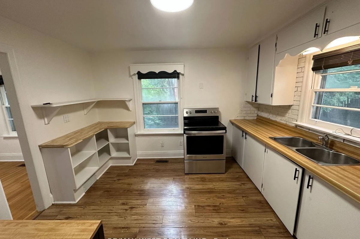 8186 Islington Avenue Vaughan | 2+1 Bed 2 Bath | $2,790