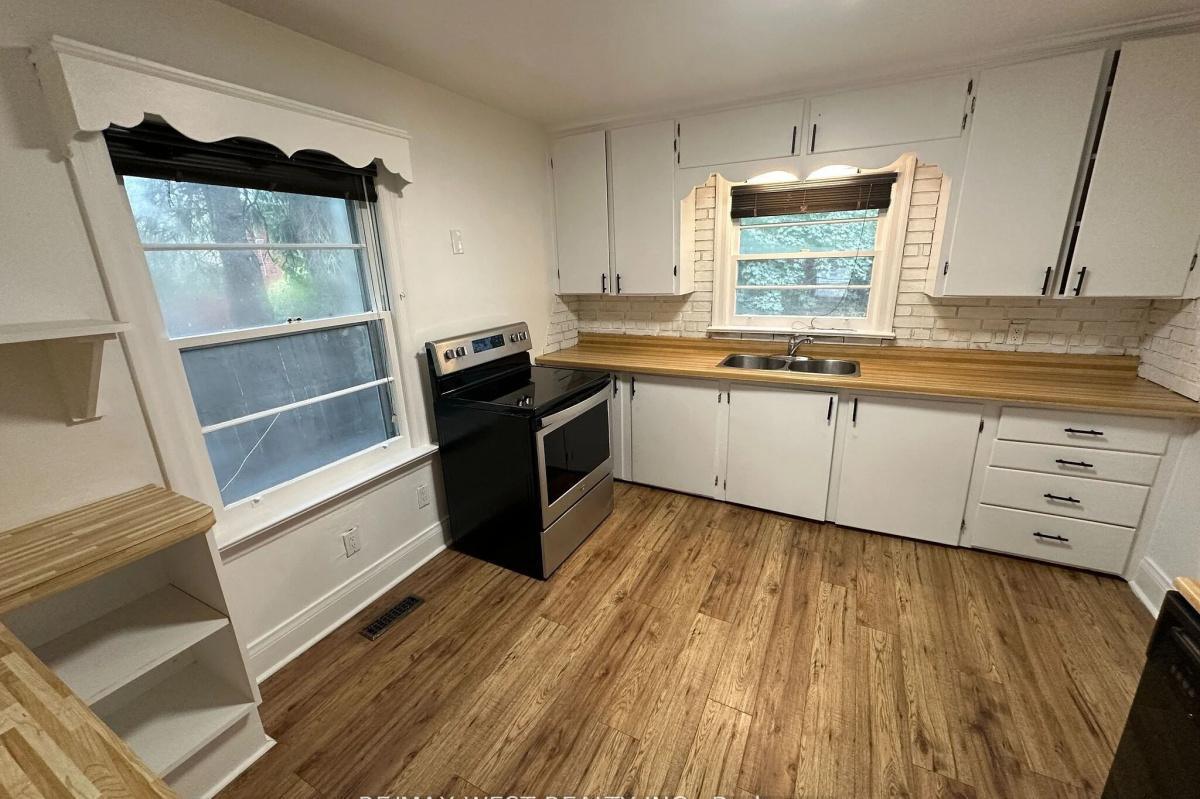 8186 Islington Avenue Vaughan | 2+1 Bed 2 Bath | $2,790