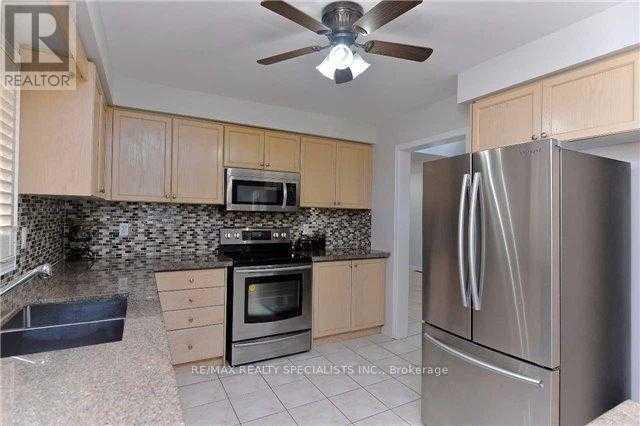 3324 RAINDANCE CRESCENT Mississauga | 3 Bed 4 Bath | $3,800 3324 RAINDANCE CRESCENT Mississauga | 3 Bed 4 Bath | $3,800