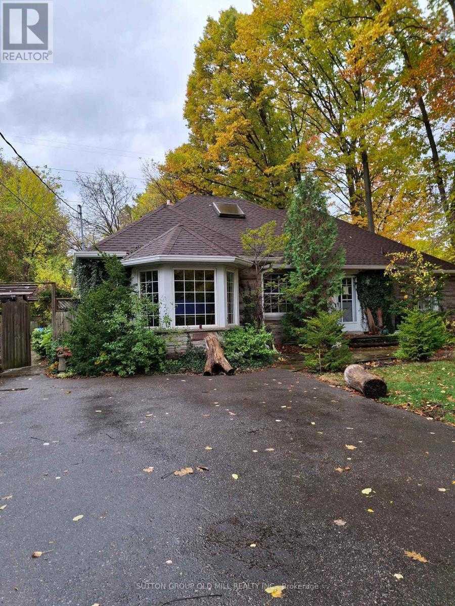 60 HARBORN ROAD Mississauga | 3 Bed 3 Bath | $3,500