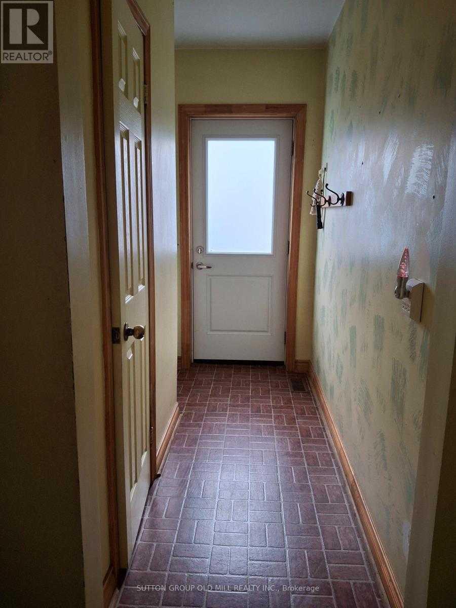 60 HARBORN ROAD Mississauga | 3 Bed 3 Bath | $3,500