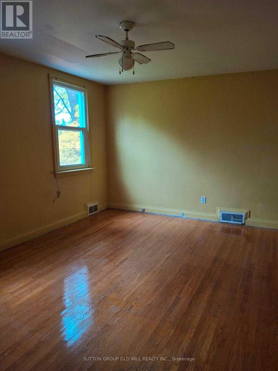 60 HARBORN ROAD Mississauga | 3 Bed 3 Bath | $3,500 60 HARBORN ROAD Mississauga | 3 Bed 3 Bath | $3,500