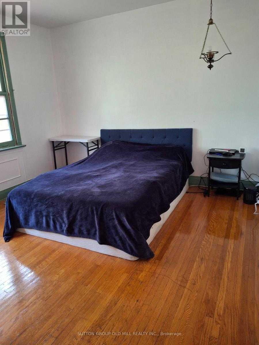 60 HARBORN ROAD Mississauga | 3 Bed 3 Bath | $3,500