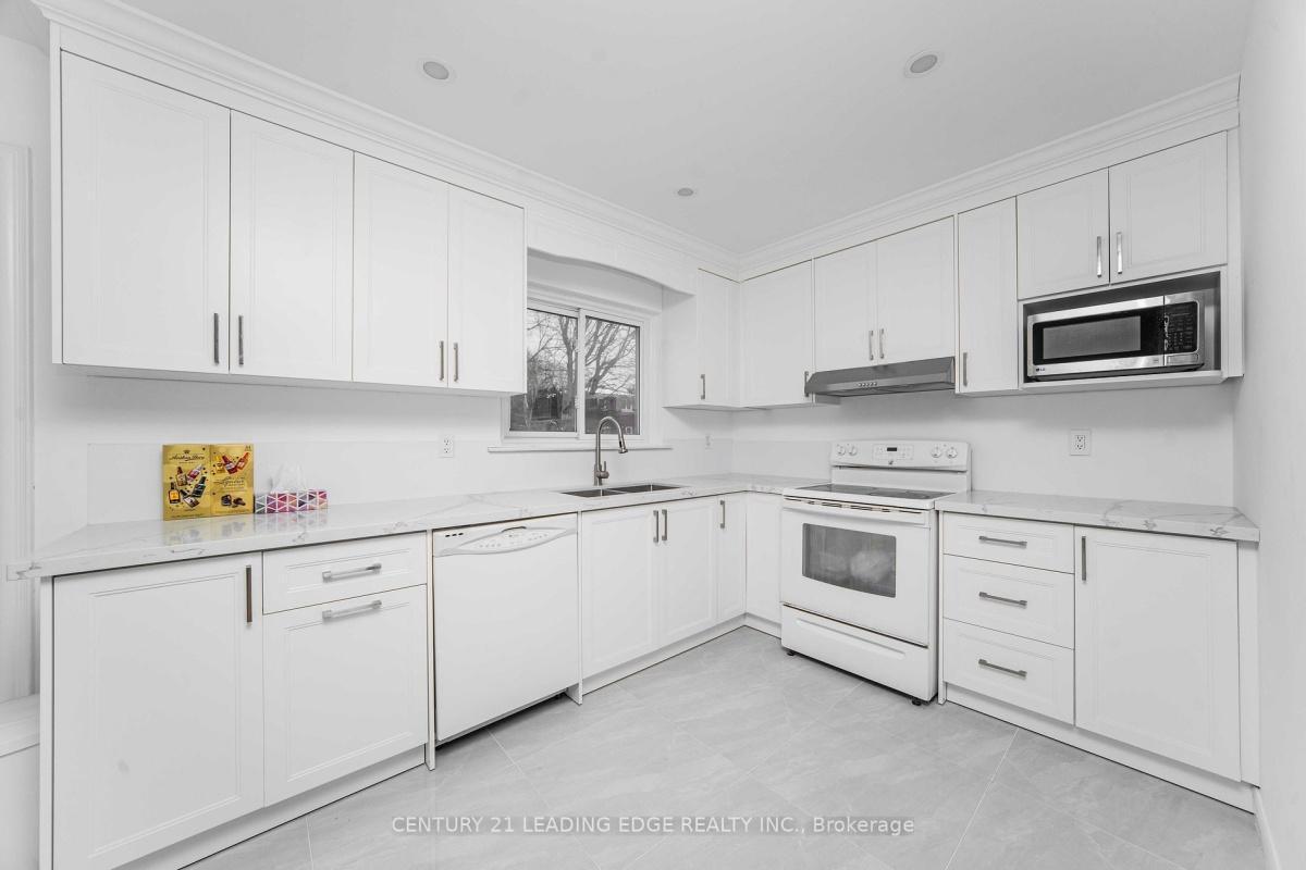 27 Hookwood Dr Toronto | 4+1 Bed 4 Bath | $1,099,000