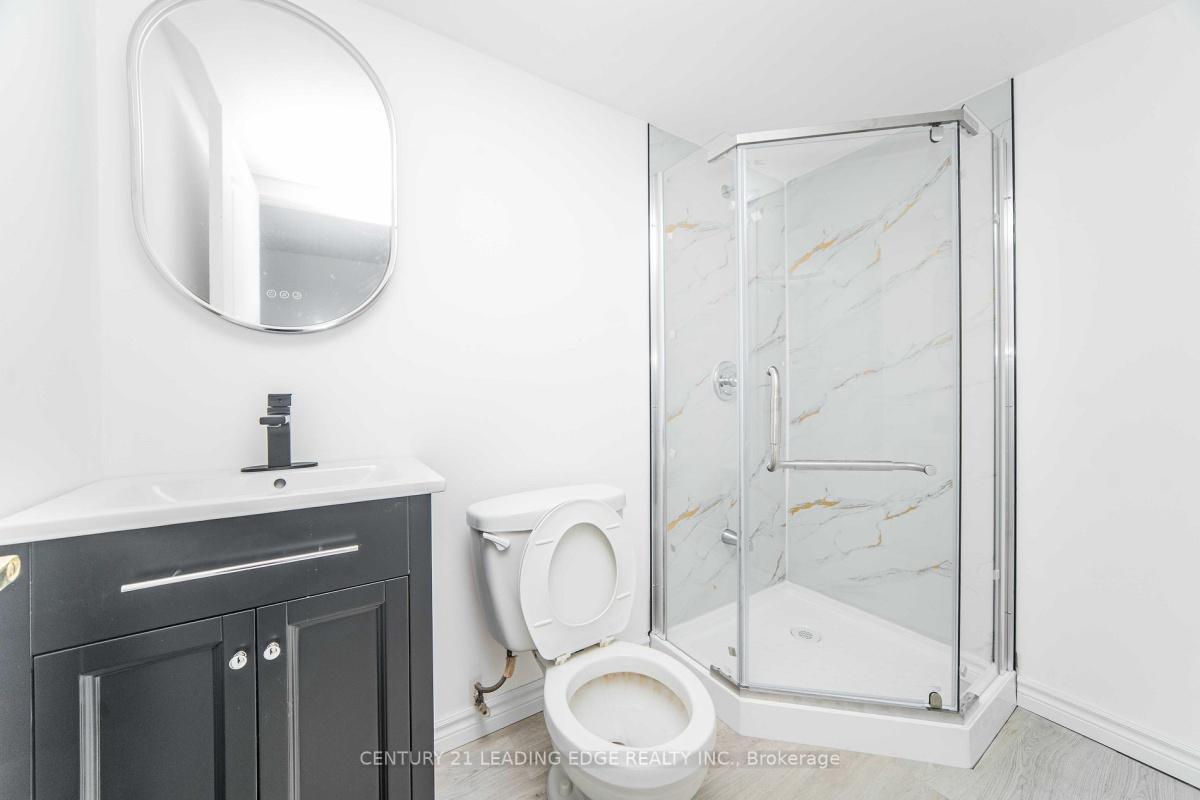 27 Hookwood Dr Toronto | 4+1 Bed 4 Bath | $1,099,000 27 Hookwood Dr Toronto | 4+1 Bed 4 Bath | $1,099,000