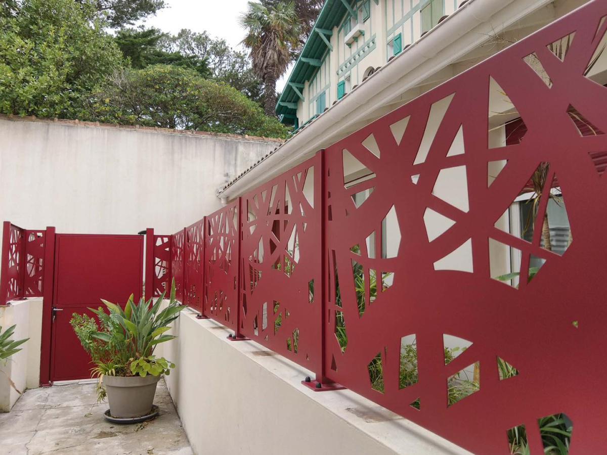 Claustra avec portillon à Biarritz Claustra avec portillon à Biarritz