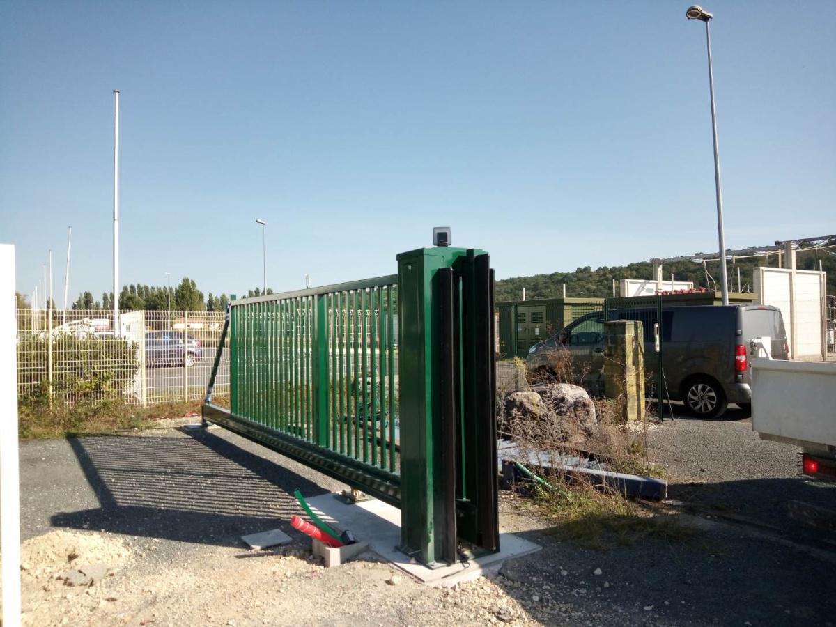 Portail Aquilon autoportant et clôtures EXPERT de LIPPI