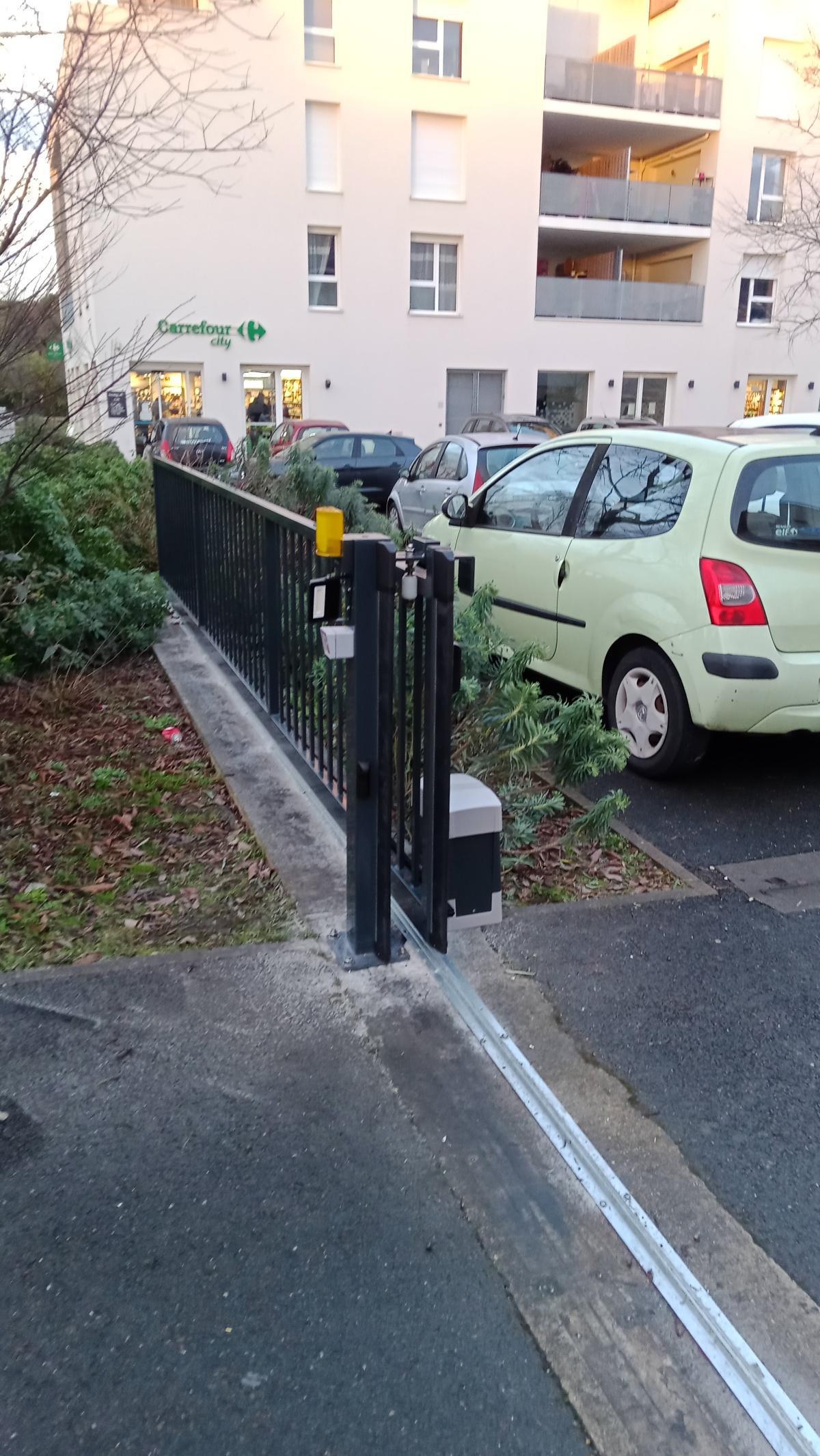 Portail coulissant Res. sur Bruges Portail coulissant Res. sur Bruges