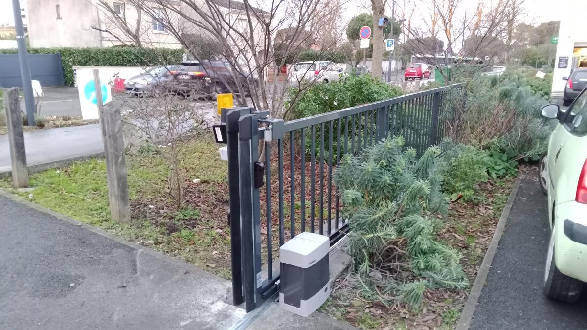 Portail coulissant Res. sur Bruges Portail coulissant Res. sur Bruges