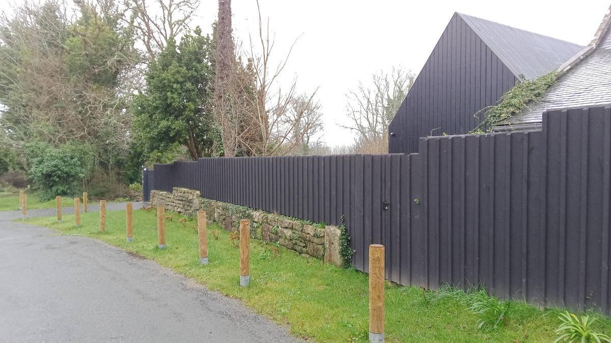 Portail Kostum avec Clôtures bois peint en Gris Anthracite Portail Kostum avec Clôtures bois peint en Gris Anthracite